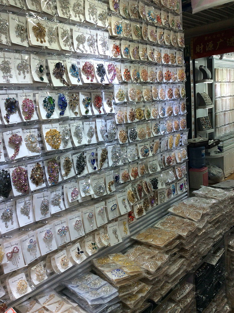 Chic Dog Brooch with Bow - Stylish Animal Jewelry - Image 1