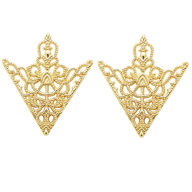 Gold triangle crown brooch