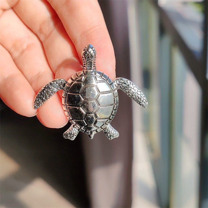Stylish Turtle Brooch in Gold