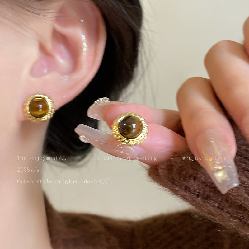 Elegant metal earrings with round design