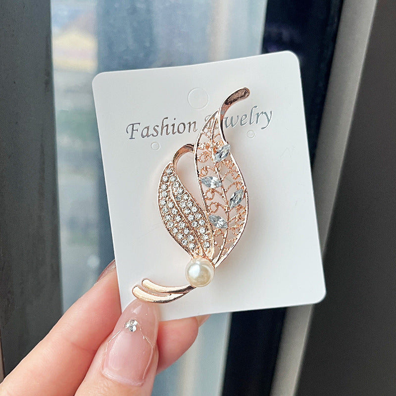 Fashion accessory leaf design