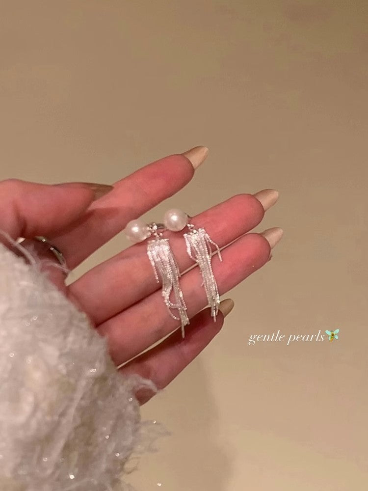 Image of stylish pearl tassel earrings 1