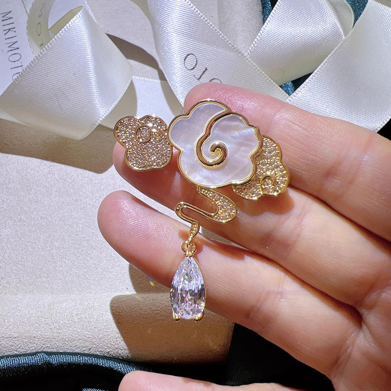Chic Cloud Brooch with Crystals