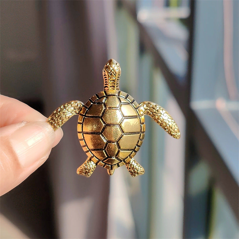 Stylish Turtle Brooch in Gold