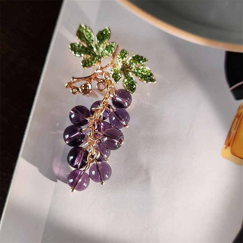 Charming fruit brooch design with grapes
