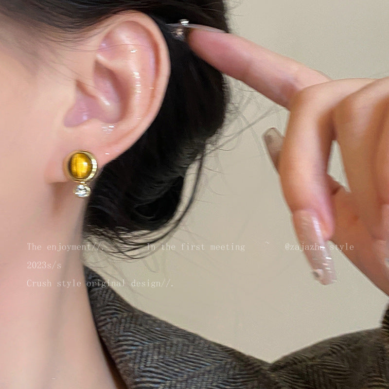 Fashion jewelry featuring tiger eye stones