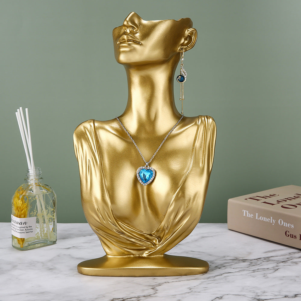 mannequin statue in Nordic style for earrings display