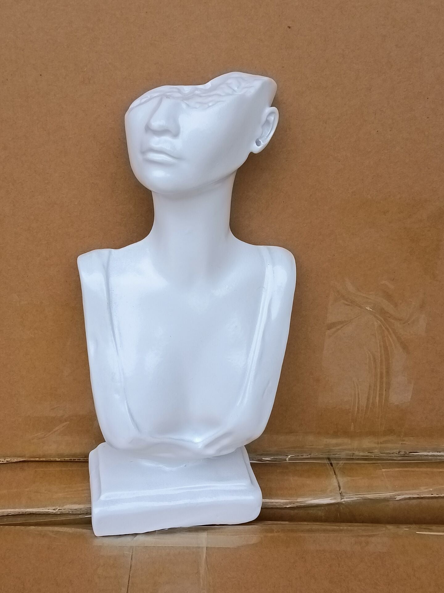 resin mannequin jewelry stand black profile view