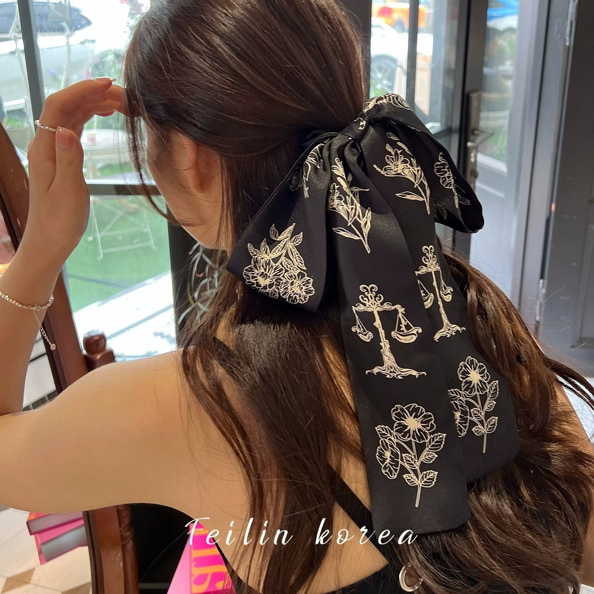 Elegant bow-knot hair tie in fabric