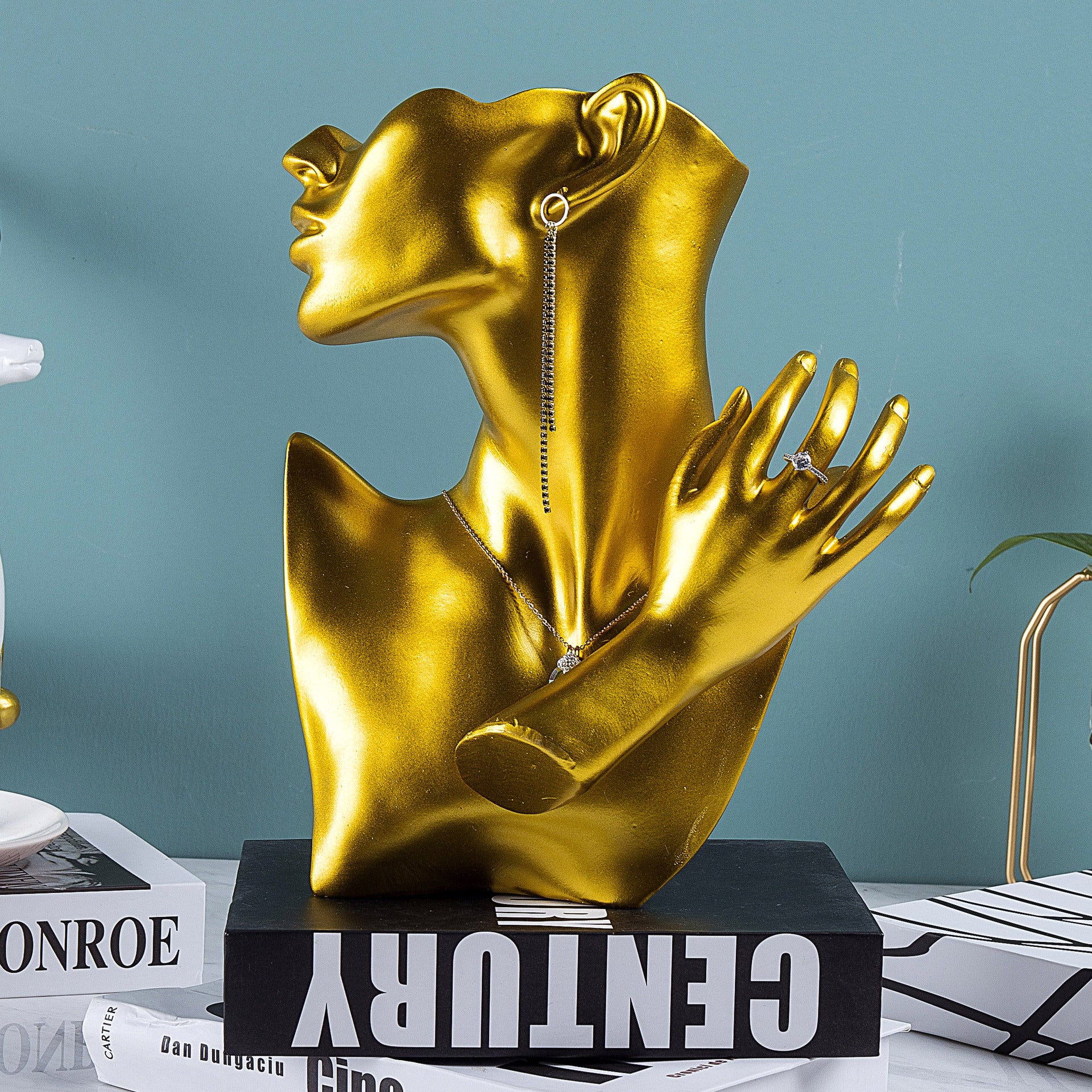 elegant woman mannequin statue for jewelry display
