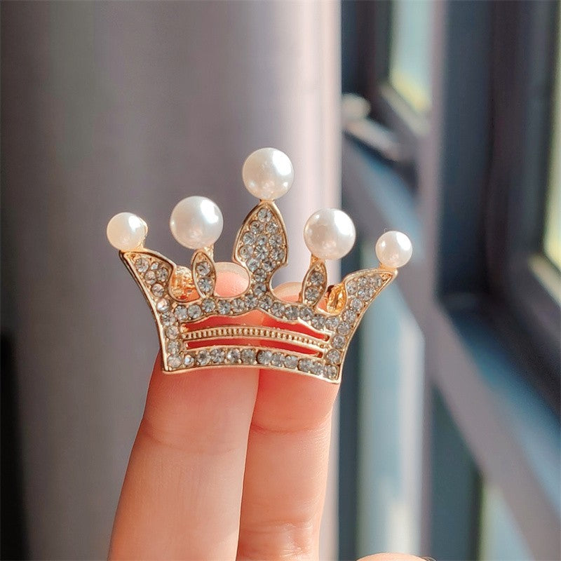 Silver crown brooch accessory