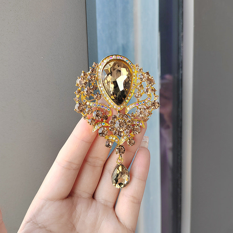 Vintage crystal drop brooch image 8