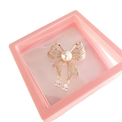 Elegant pearl floral pin for women