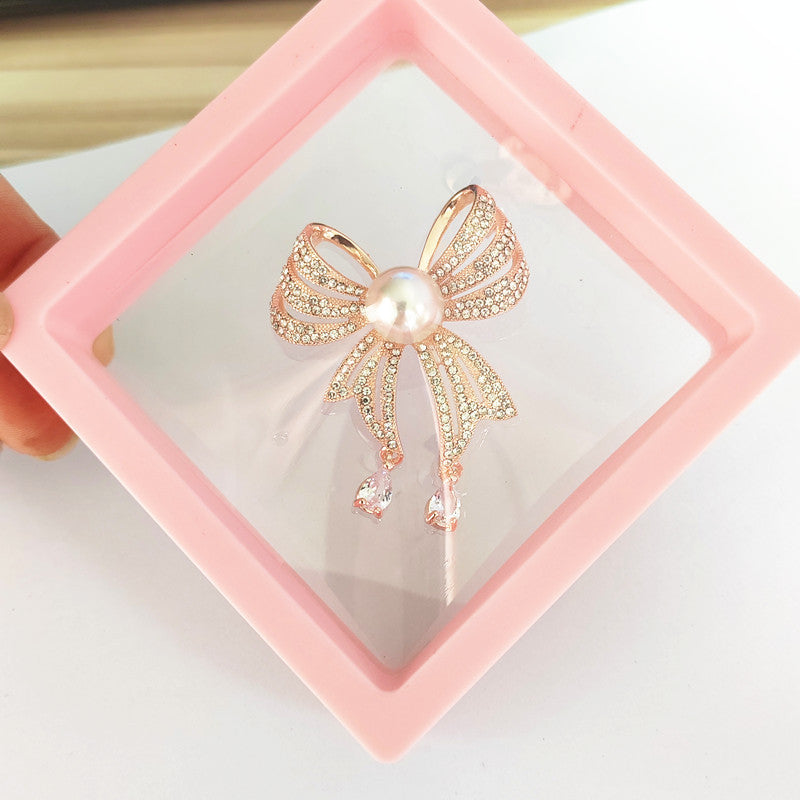 Elegant pearl floral pin for women