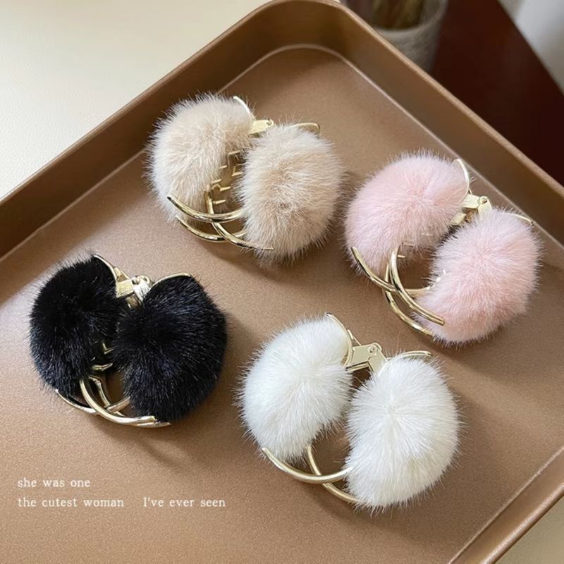 Elegant Plush Hair Claw for High Ponytails