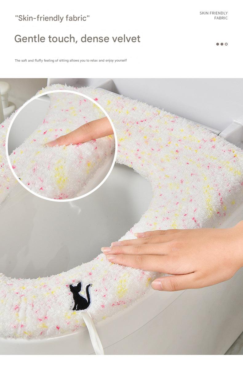 Cozy toilet seat cover in gold powder cat design