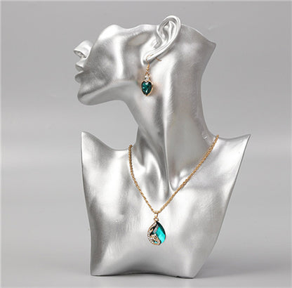 mannequin statue in Nordic style for earrings display