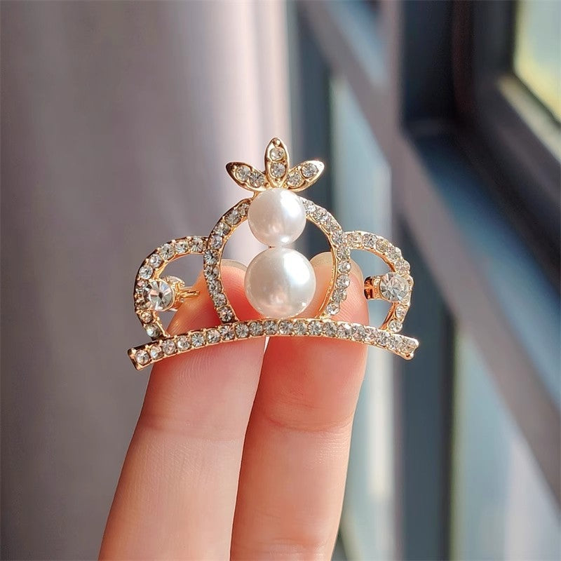 Elegant style crown brooch for women