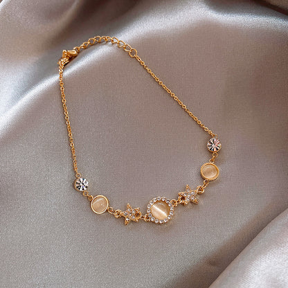 Stylish star-shaped cat eye stone bracelet for women