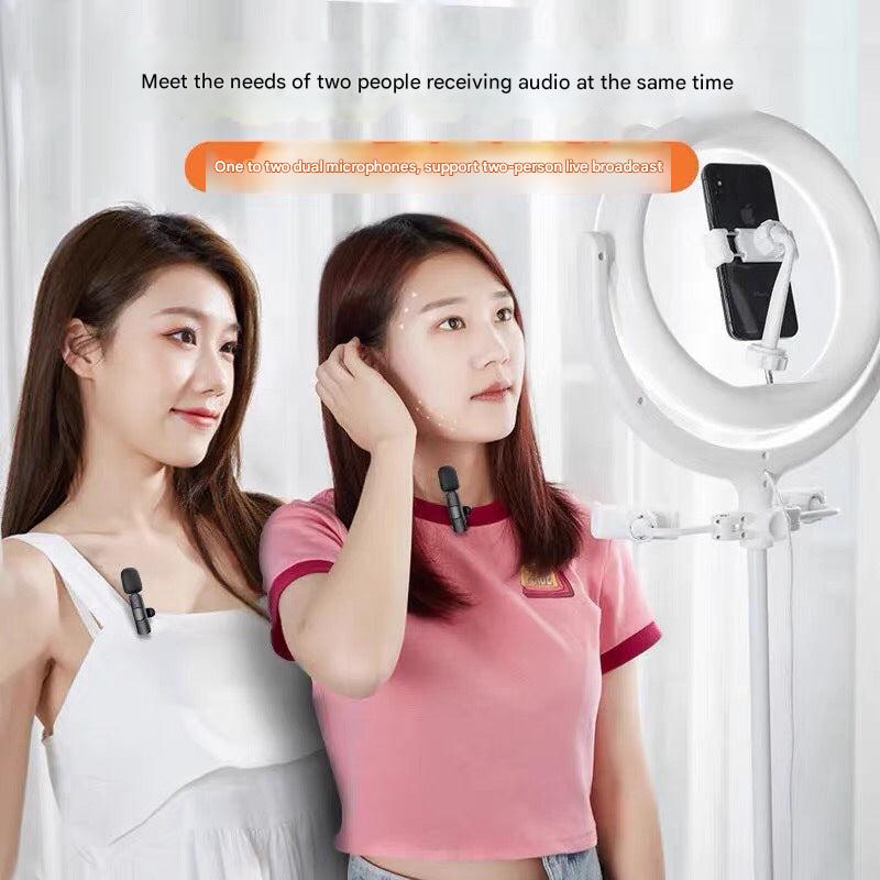 Wireless clip-on microphone for streaming