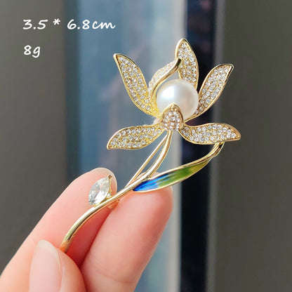 Elegant brooch displayed with gift packaging - image 6