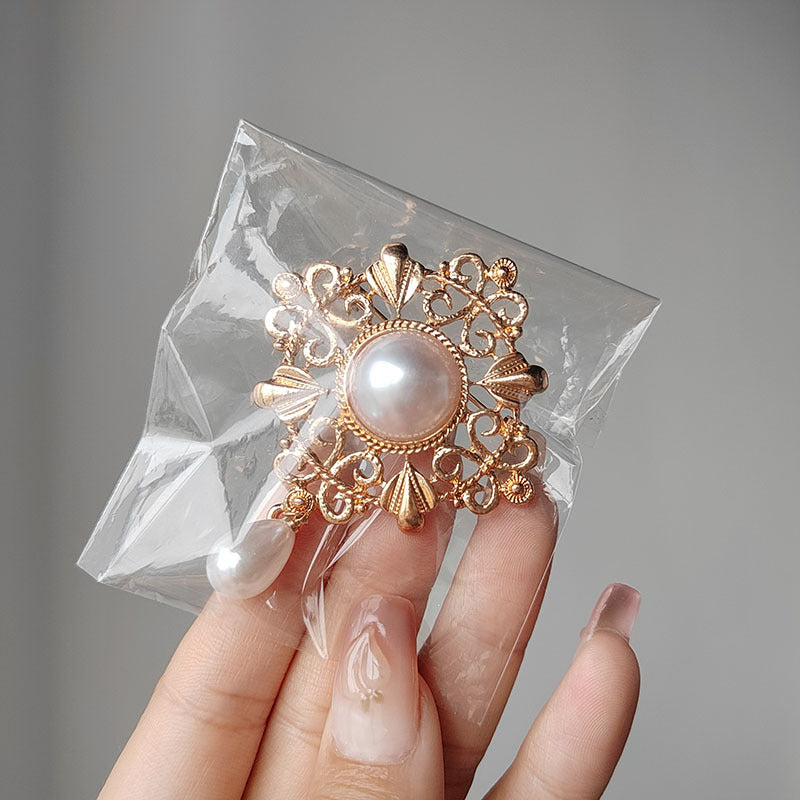 Elegant Vintage Pearl Brooch - Detailed Design