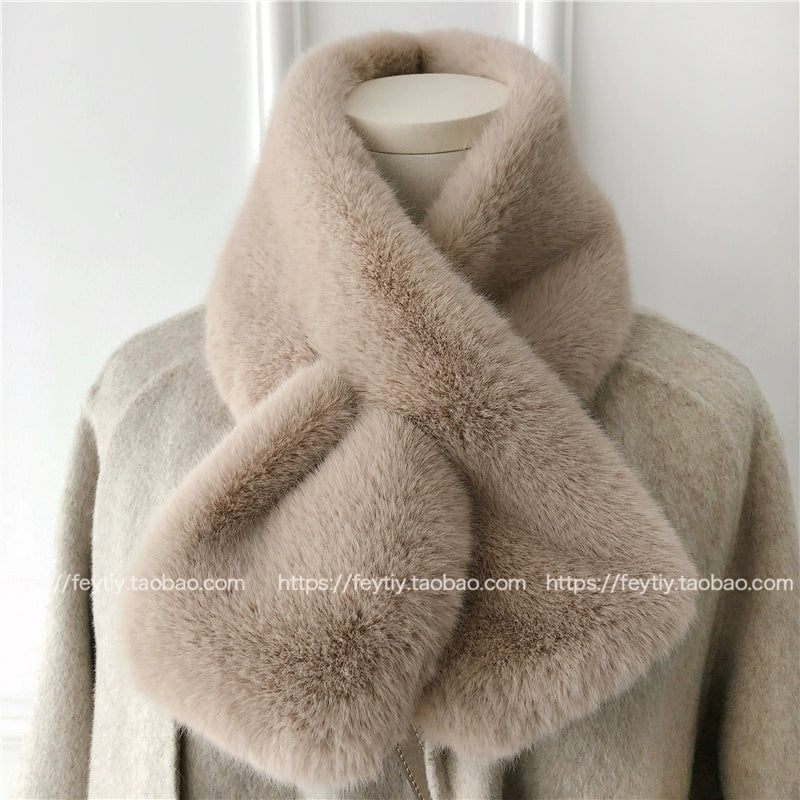faux fur neck warmer in black