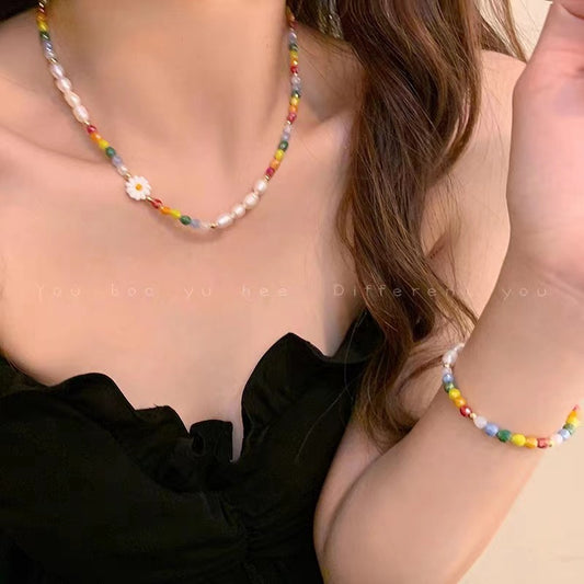 Fashionable Pearl Necklace Close Up - Image 2