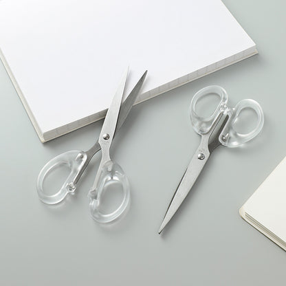 Compact scissors suitable for students and office