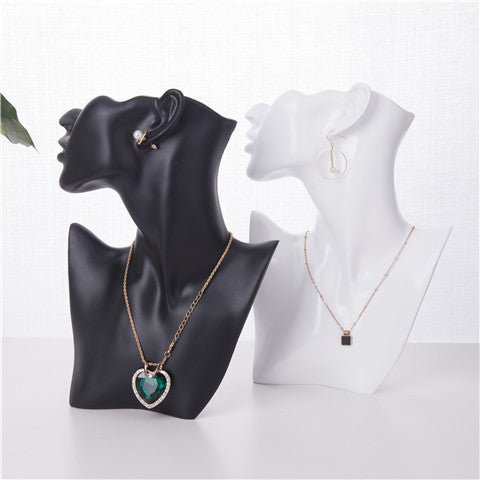 elegant woman mannequin statue for jewelry display