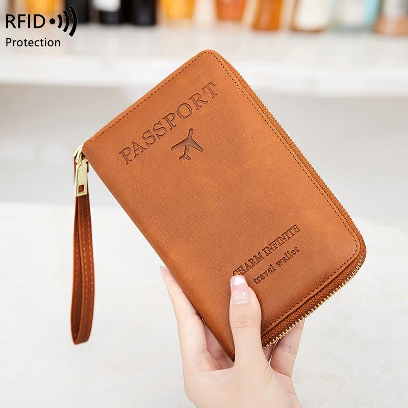 Lightweight passport holder in green