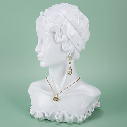 mannequin statue in Nordic style for earrings display