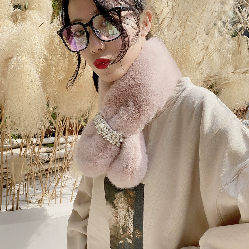 faux fur neck warmer in black