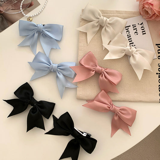 Charming bow hair clip in black