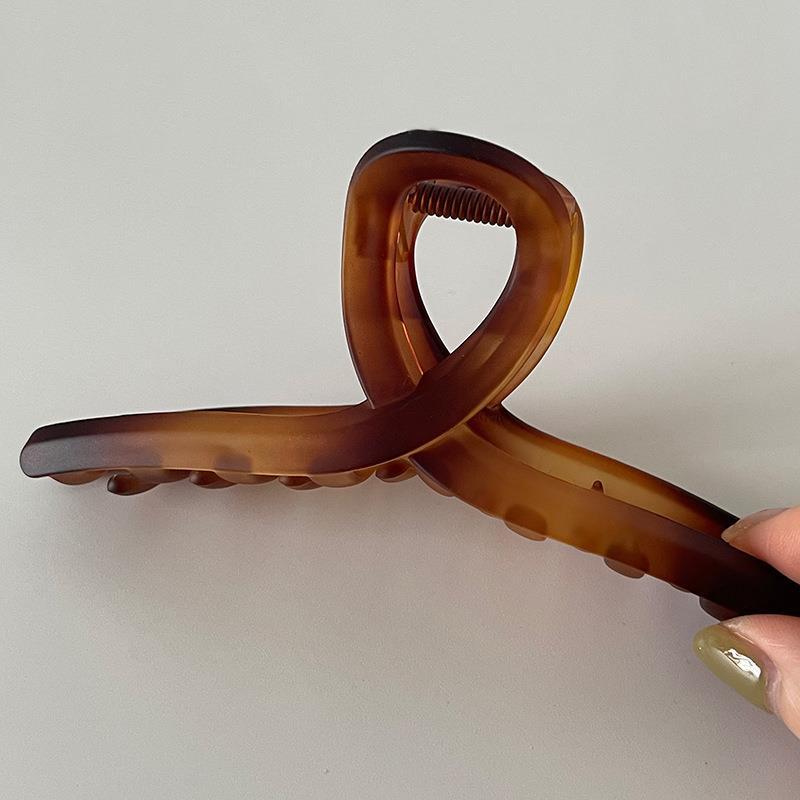 Lightweight and Stylish Hair Claw Clip - Image 10