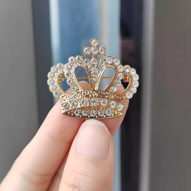 Elegant style crown brooch for women