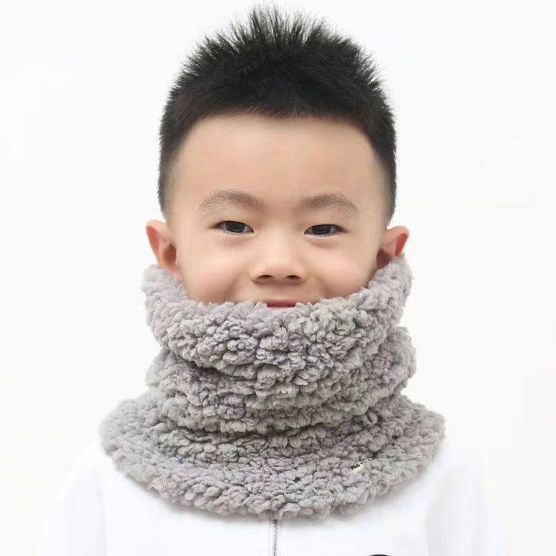 Winter scarf set for children with bear design