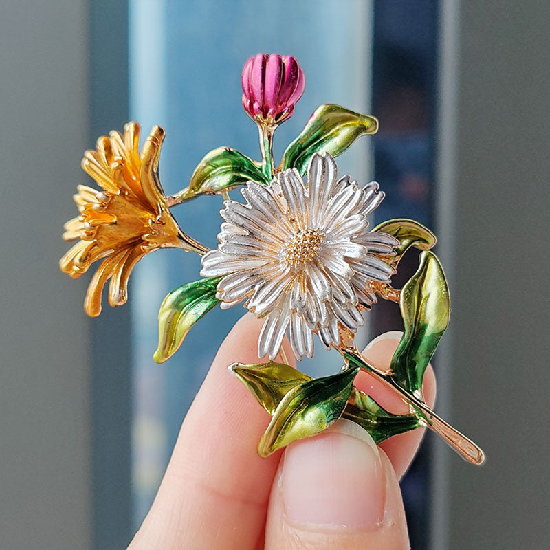 Classic Daisy Pin Brooch