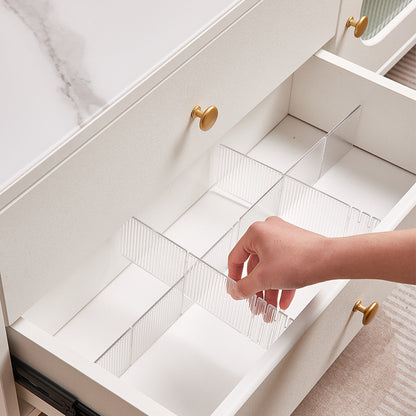 Adjustable plastic divider for lingerie storage