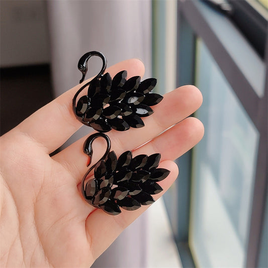 Animal Motif Brooch for Women Image 3