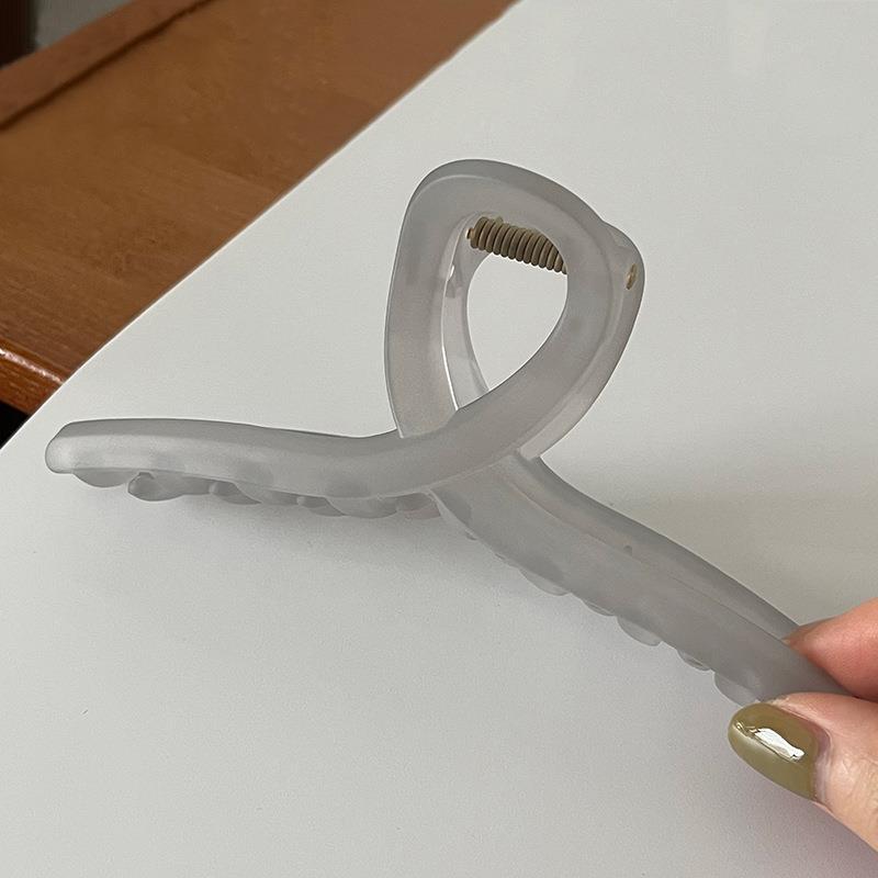 Stylish Hair Clip from Different Angles - Image 2