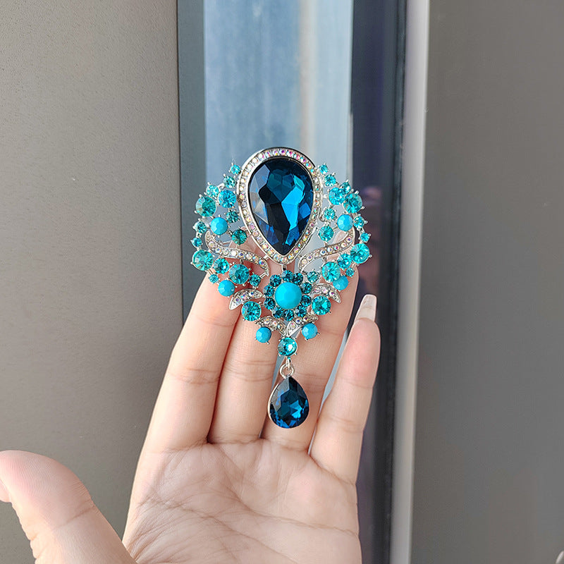 Vintage crystal drop brooch image 9