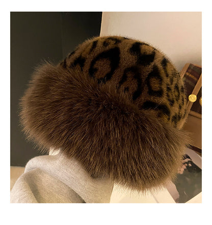 stylish fall fashion leopard hat
