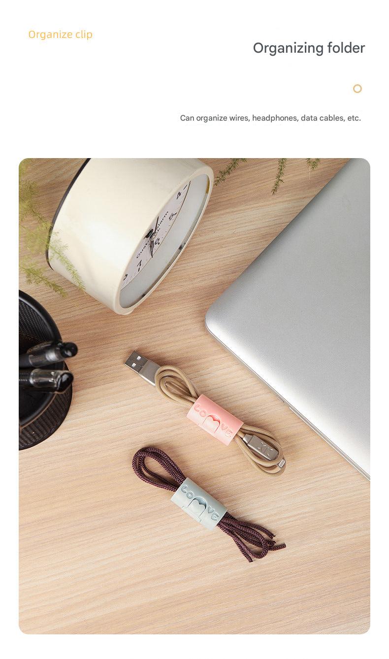 Non-slip bed sheet fastener with bedding set image