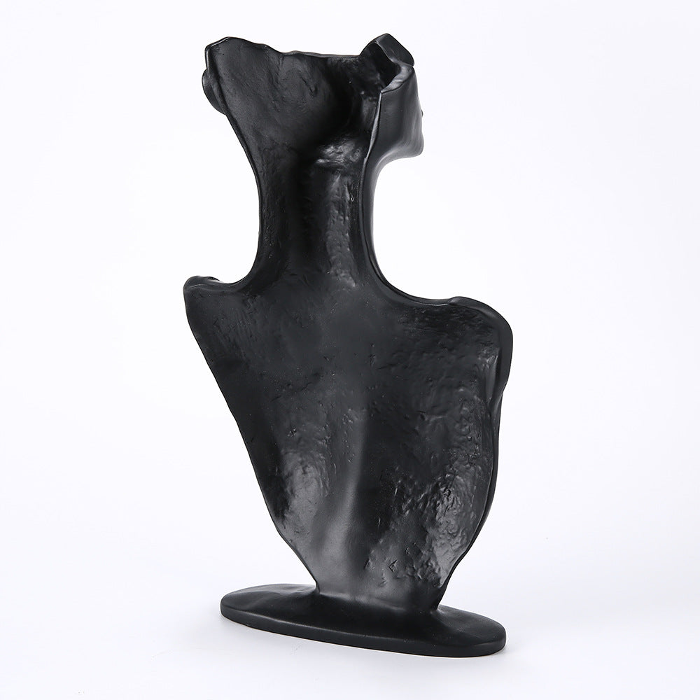 mannequin statue in Nordic style for earrings display