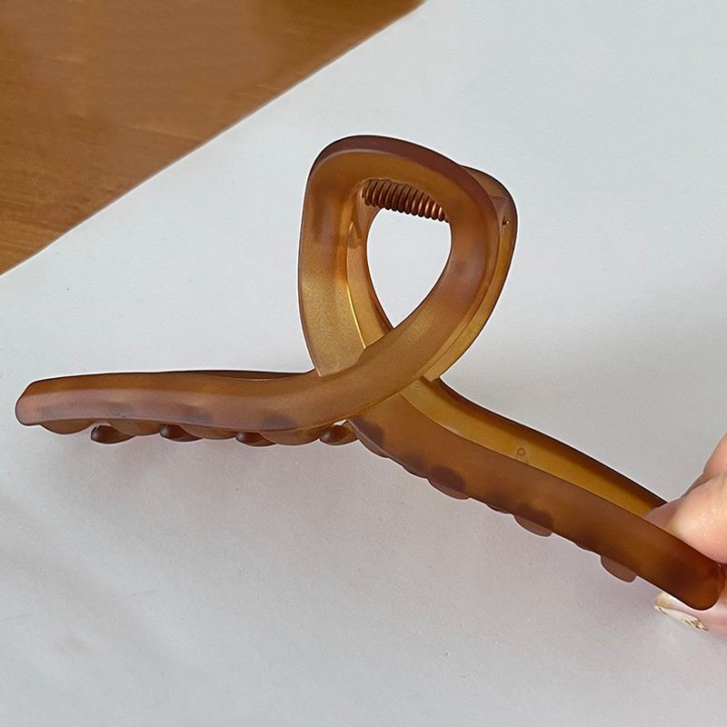 Fashionable Hair Accessories for All Seasons - Image 7
