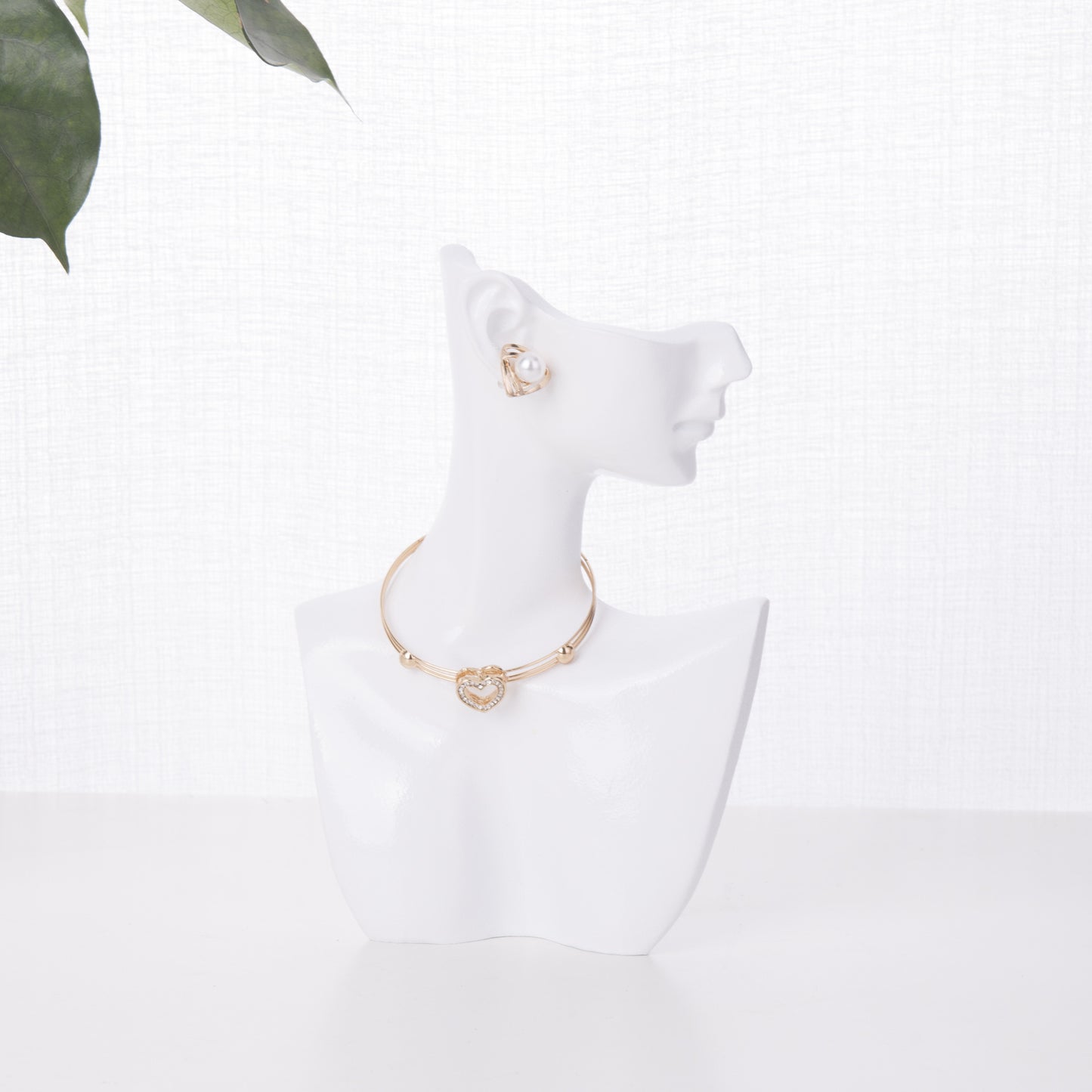 resin mannequin with golden finish for jewelry