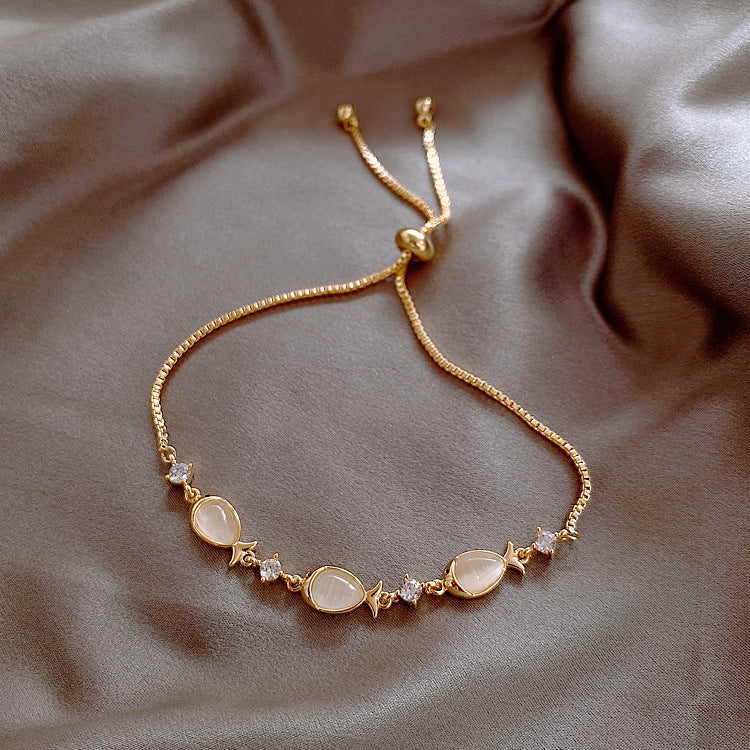 Elegant jewelry piece for friends and sisters