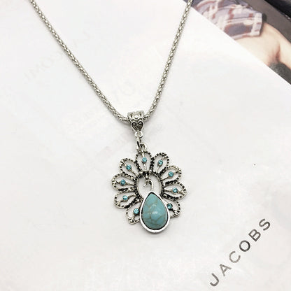 Necklace showcasing adjustable features and vintage style - image 3